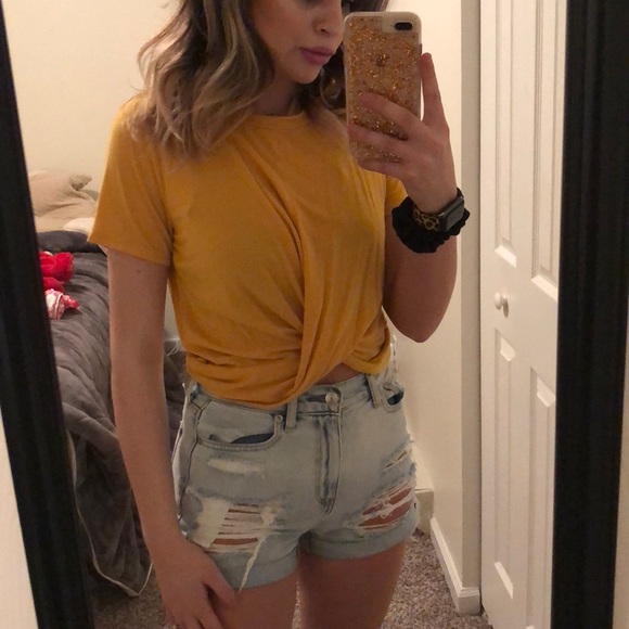 Brandy Melville Tops - 4FOR25!!!!! T-shirt Brandy Melville Tops - 4FOR25!!!!! T-shirt